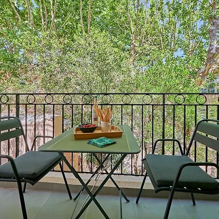 Apartment Chez Oscar-place Des Lices-saint-tropez