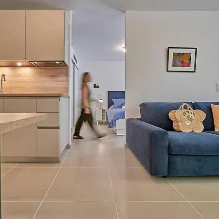 Chez Oscar-place Des Lices-saint-tropez Apartment