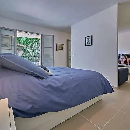 Apartment Chez Oscar-place Des Lices-saint-tropez Saint-Tropez